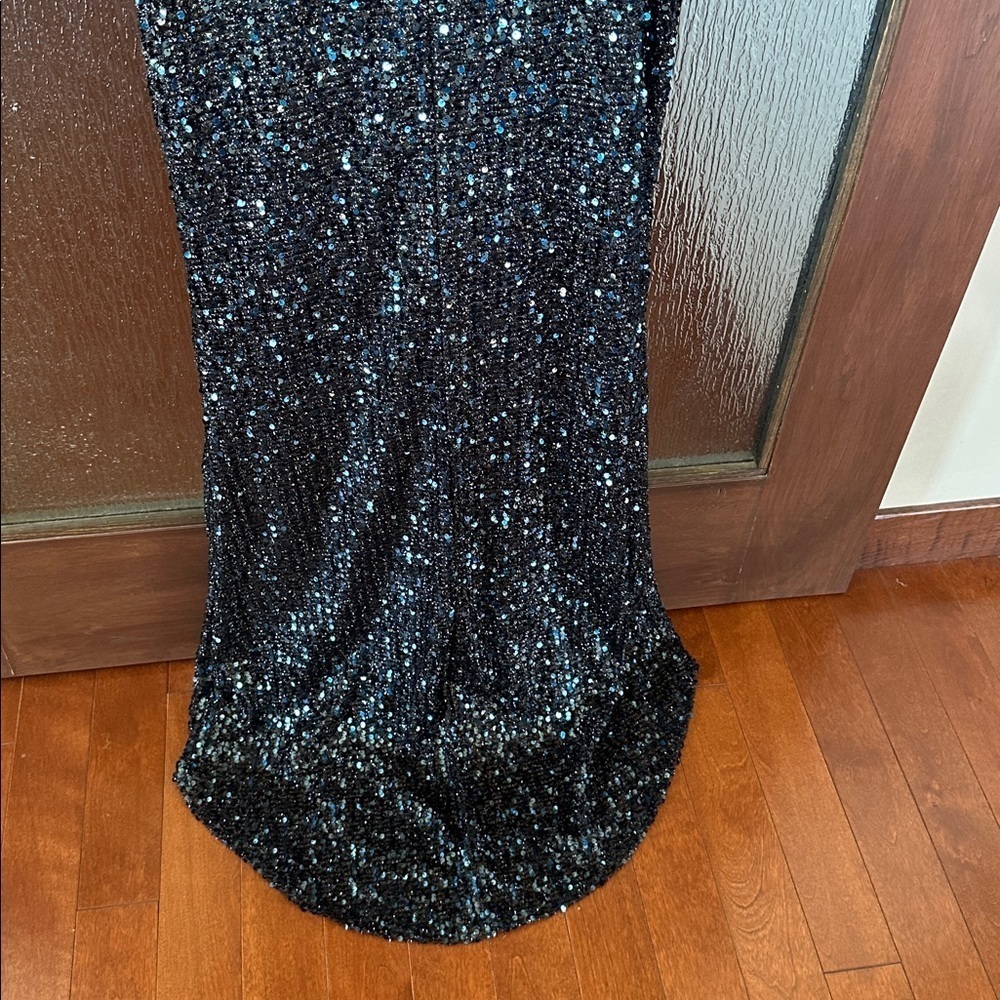 Mac Duggal Elegant Navy Sequin Gown v neck long sleeves size 6 NWT - Picture 11 of 13